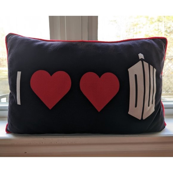 Doctor Who decorative fleece pillow - Picture 1 of 2